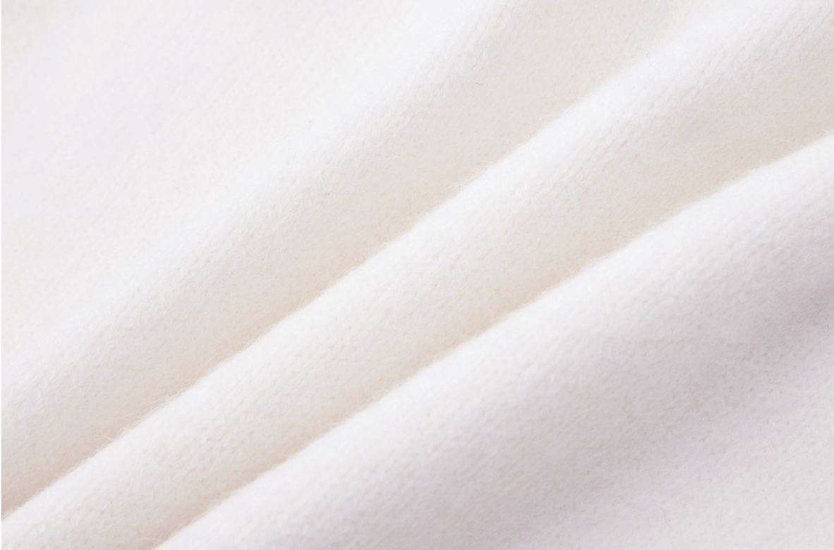 13DE MARZO Bear Thin Scarf Sweater White