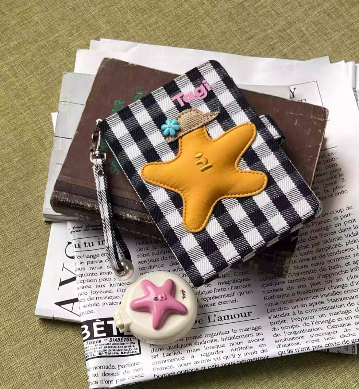 Tagi <Tapi Star> Passport Holder Butter Star