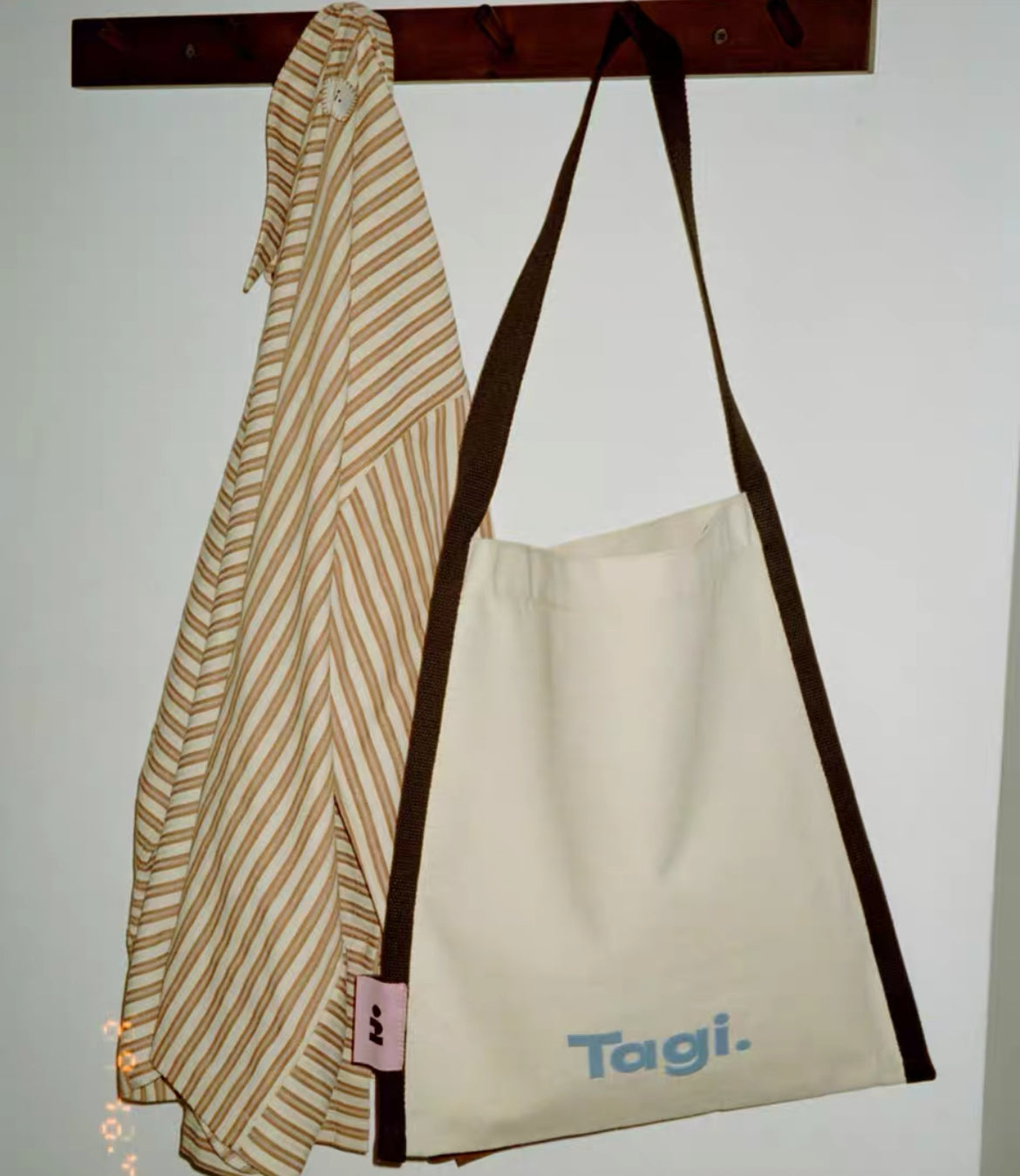 Tagi Edge Canvas Bag Cream Hemp Seeds