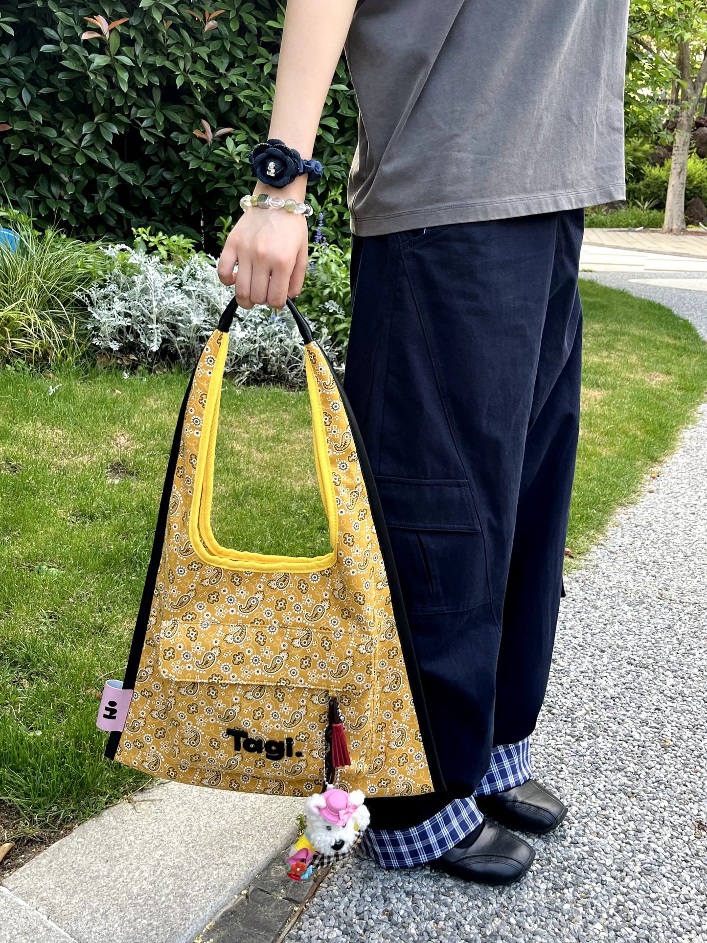 Tagi. Hobo Edge Shoulder Bag