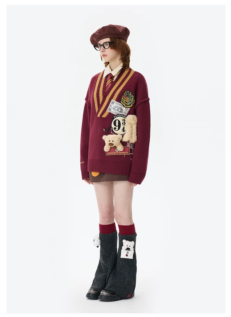 Harry Potter × 13DE MARZO Platform 9¾ Bear V-neck Sweater Red