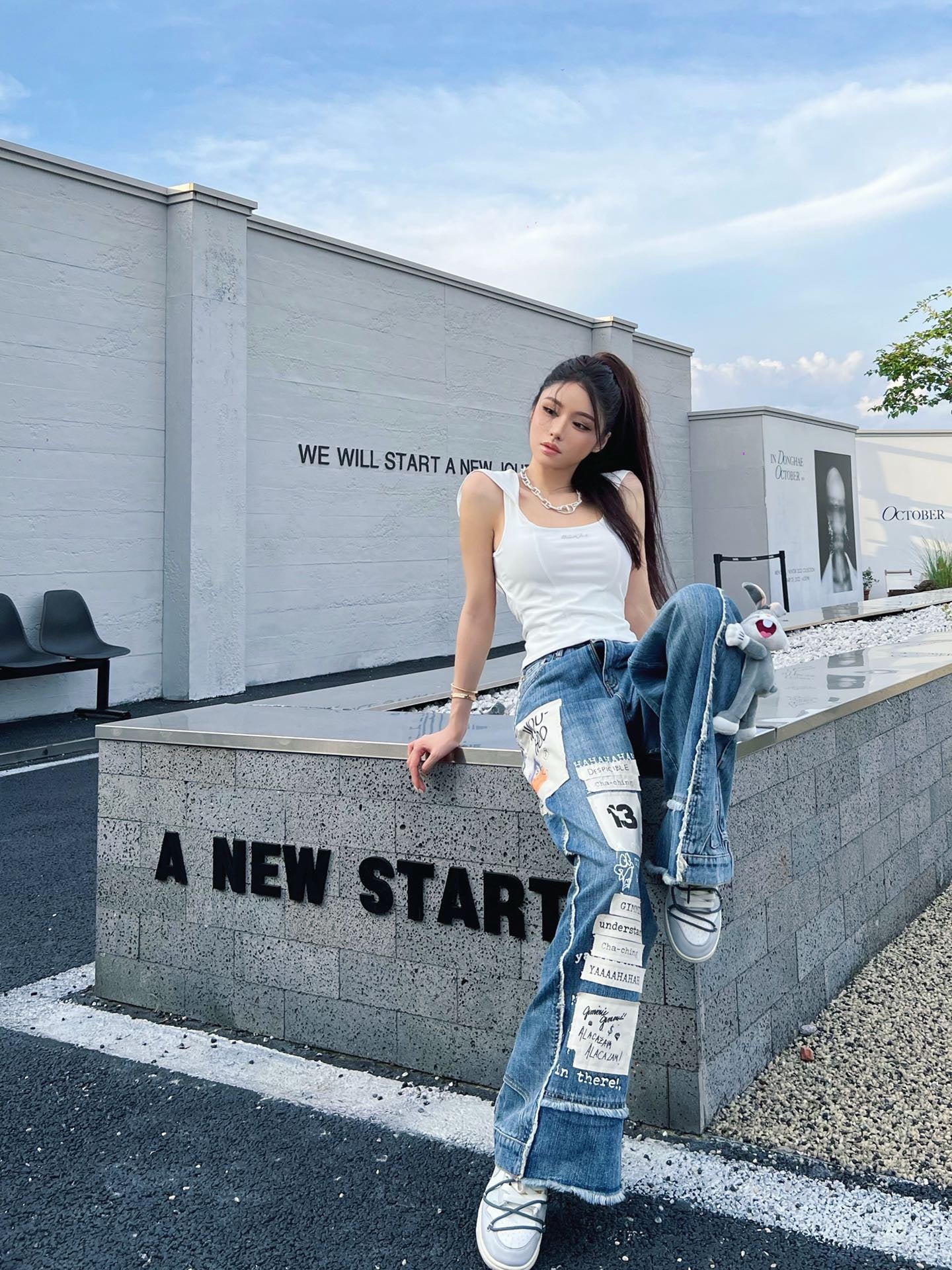 13DE MARZO x LOONEY TUNES Bugs Bunny Daffy Duck Jeans Washed Blue