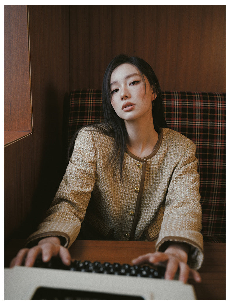 Concise-White Patch Tweed Gold Buckle Short Coat Khaki