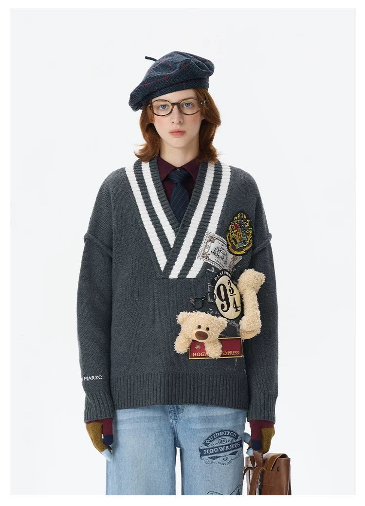 Harry Potter × 13DE MARZO Platform 9¾ Bear V-neck Sweater Grey
