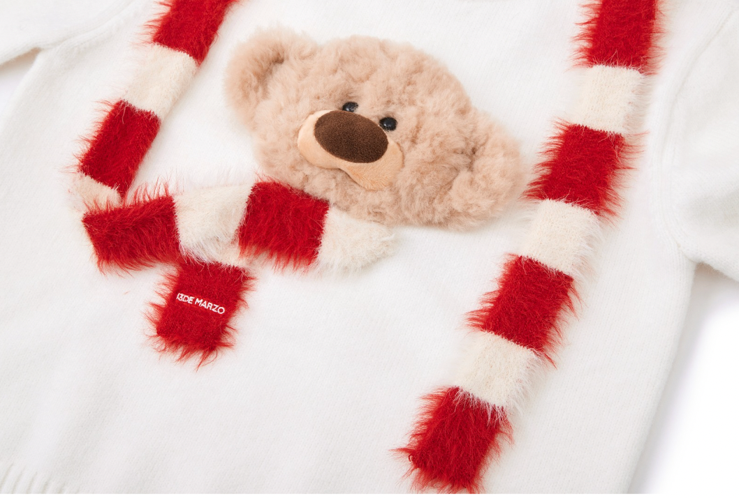 13DE MARZO Bear Thin Scarf Sweater White