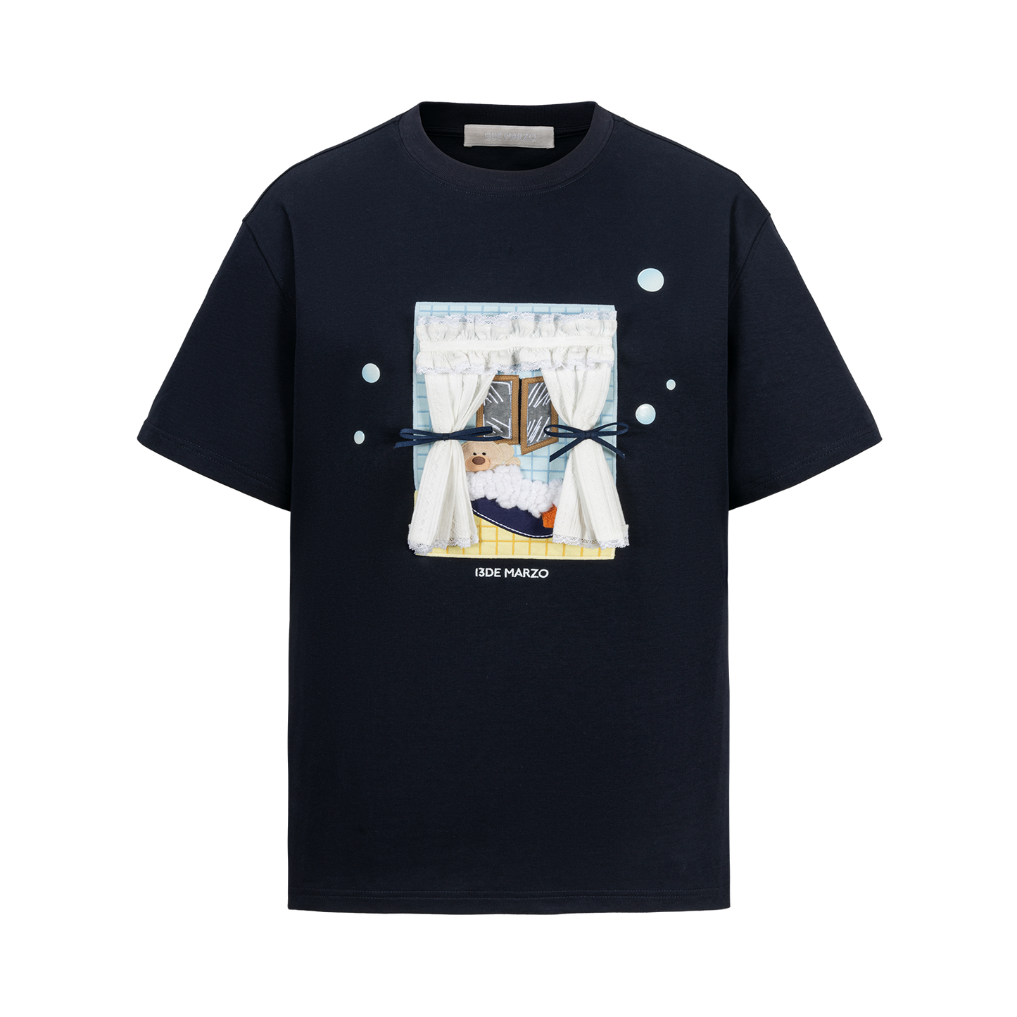 13DE MARZO Patchwork Bear Bath Scene T-shirt Navy Blue