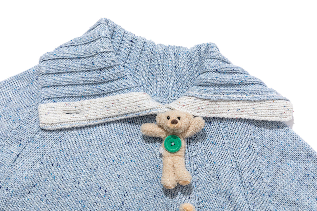 13DE MARZO Button Bear Slant Collar Sweater Blue