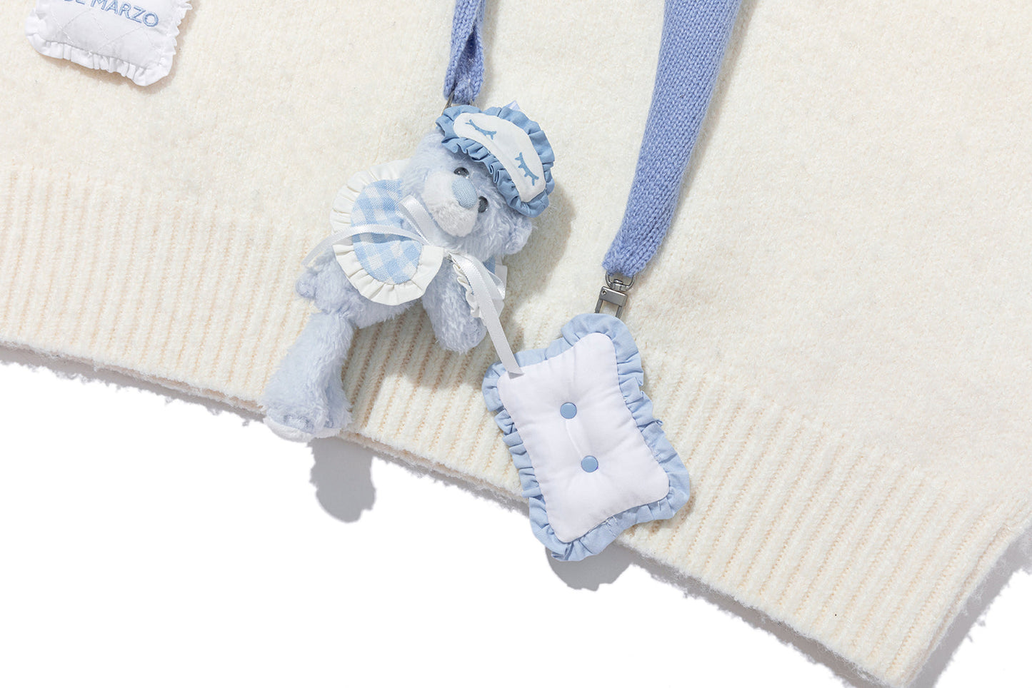 13DE MARZO Marzo Valley Cape Sweater White