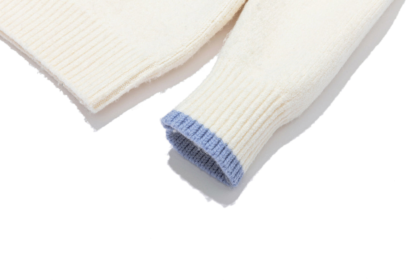 13DE MARZO Marzo Valley Cape Sweater White
