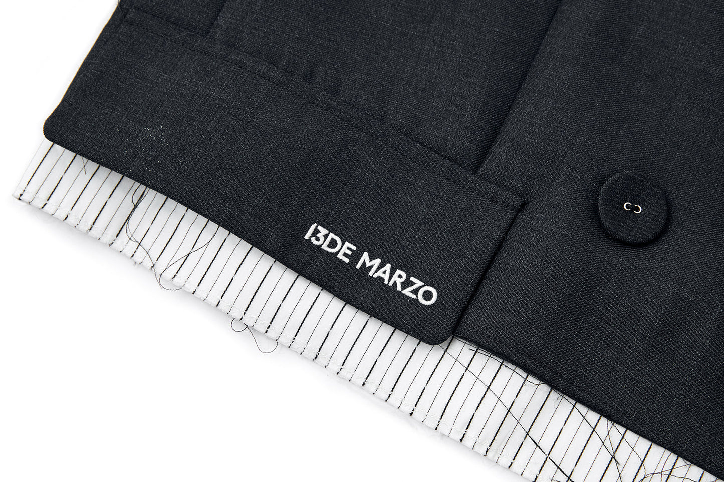 13DE MARZO Jump Wire & Badge Crop Blazer