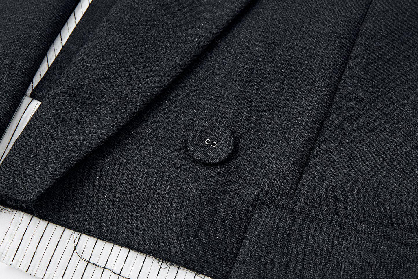 13DE MARZO Jump Wire & Badge Crop Blazer