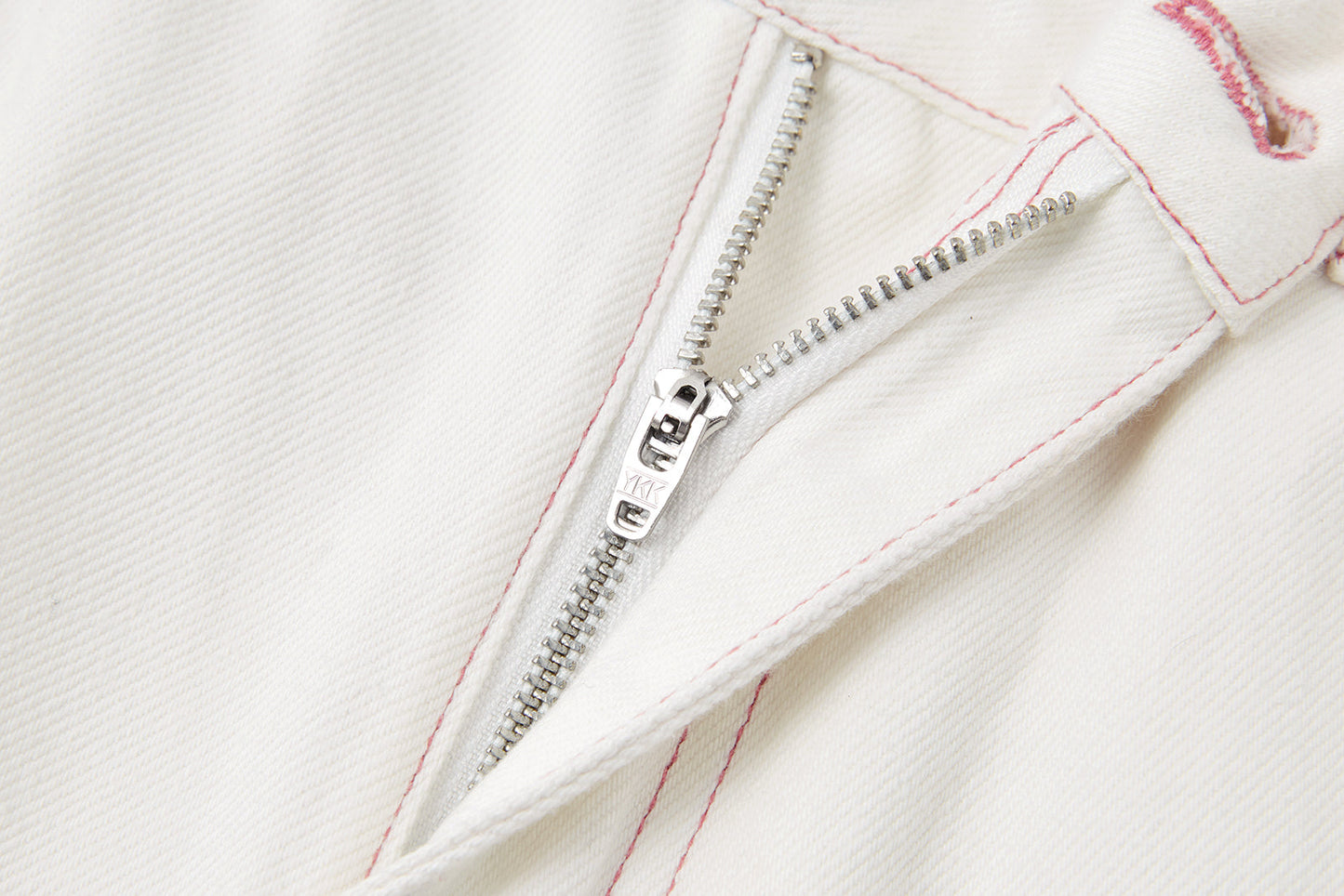13DE MARZO Floral Bear Pocket Print Jeans White
