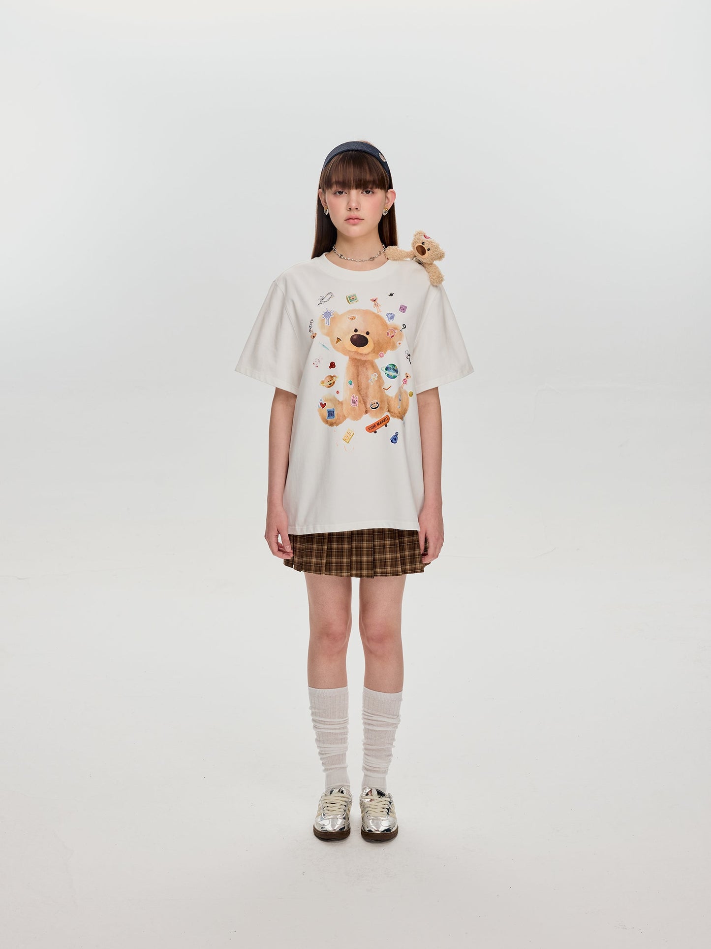 13DE MARZO Bear Stickers T-Shirt White