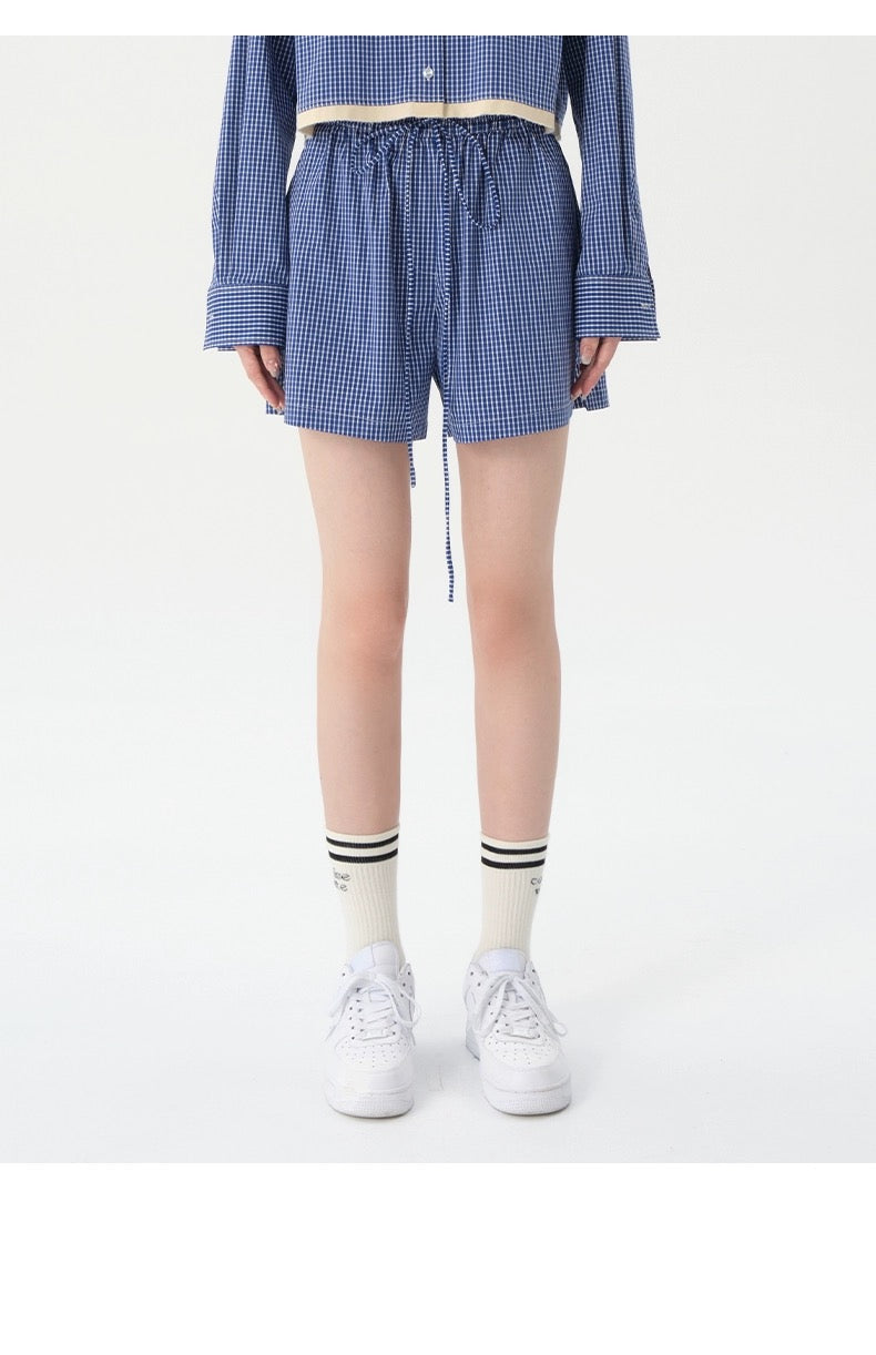 Concise-White Striped Embroidered Pocket Short Pants