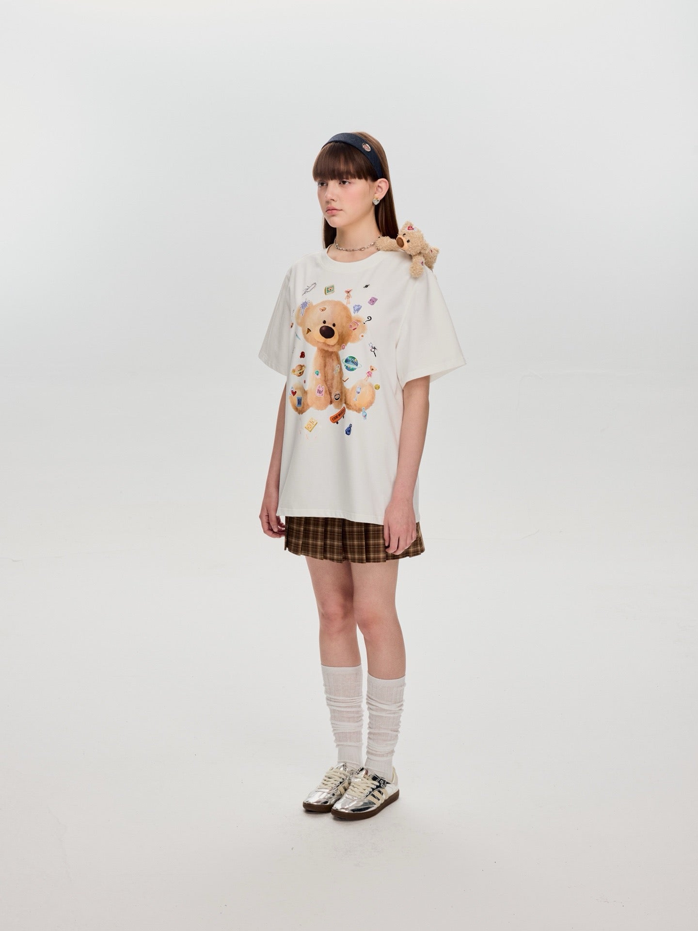 13DE MARZO Bear Stickers T-Shirt White