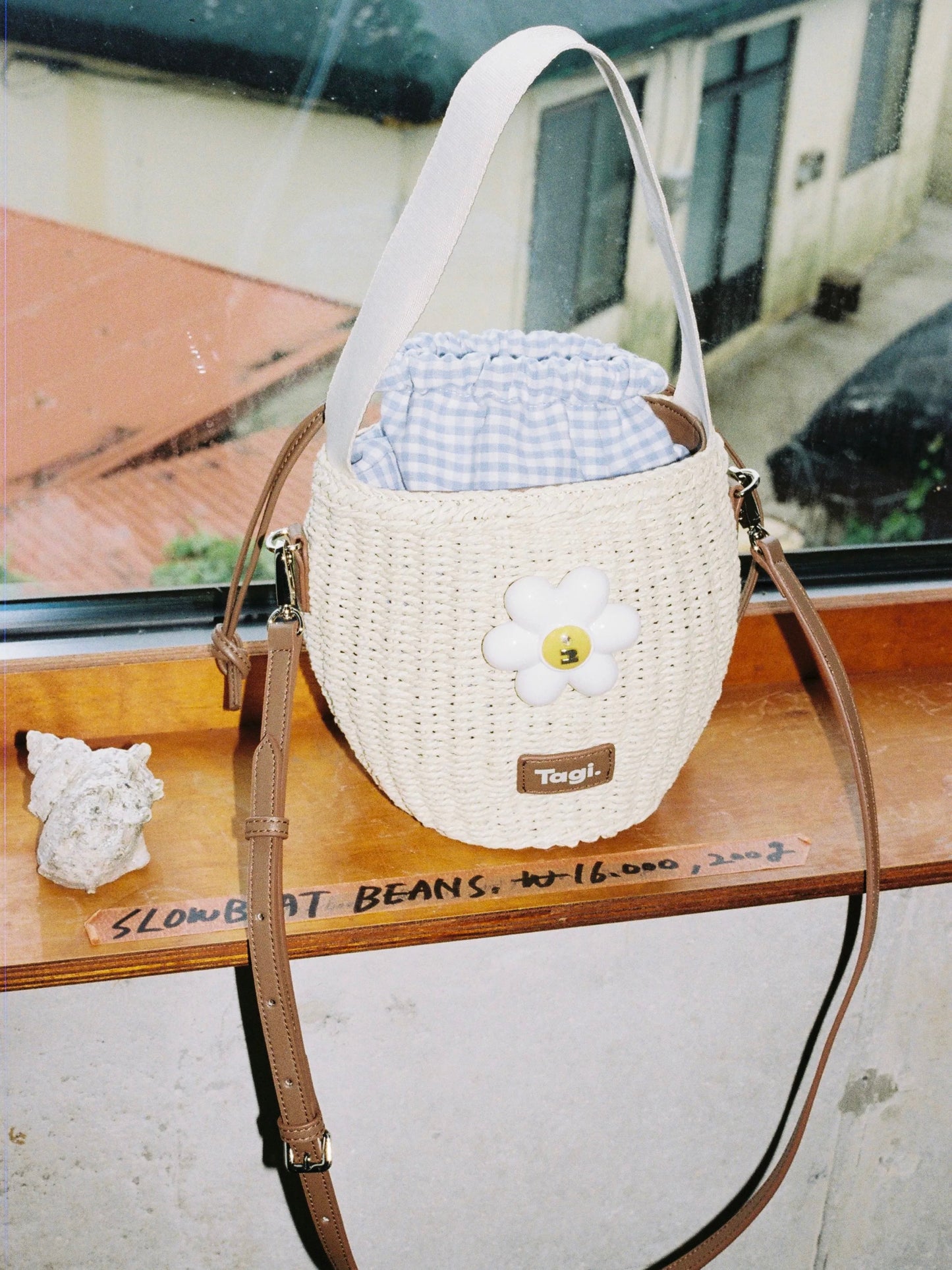 Tagi Blooming Woven Bucket Bag Cream