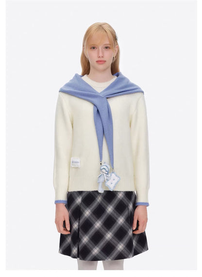 13DE MARZO Marzo Valley Cape Sweater White