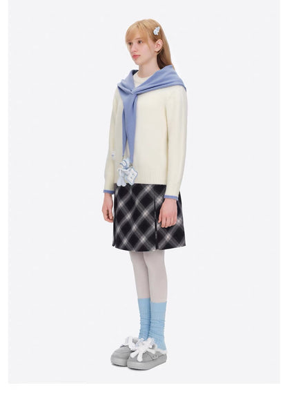 13DE MARZO Marzo Valley Cape Sweater White