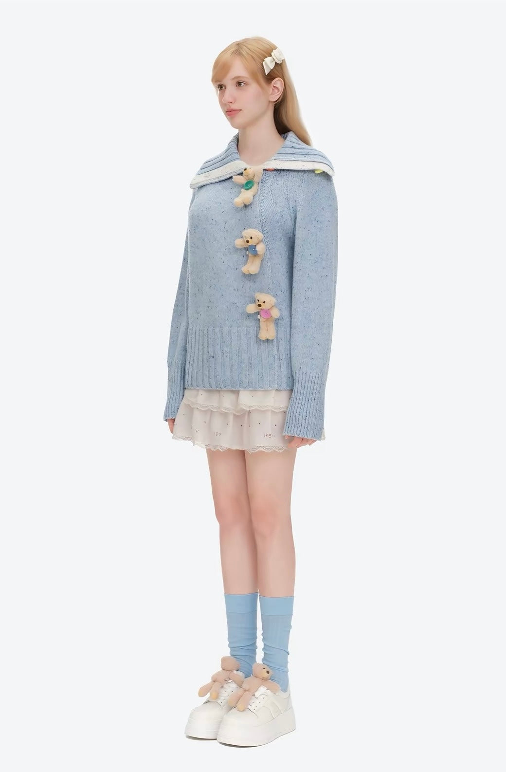 13DE MARZO Button Bear Slant Collar Sweater Blue