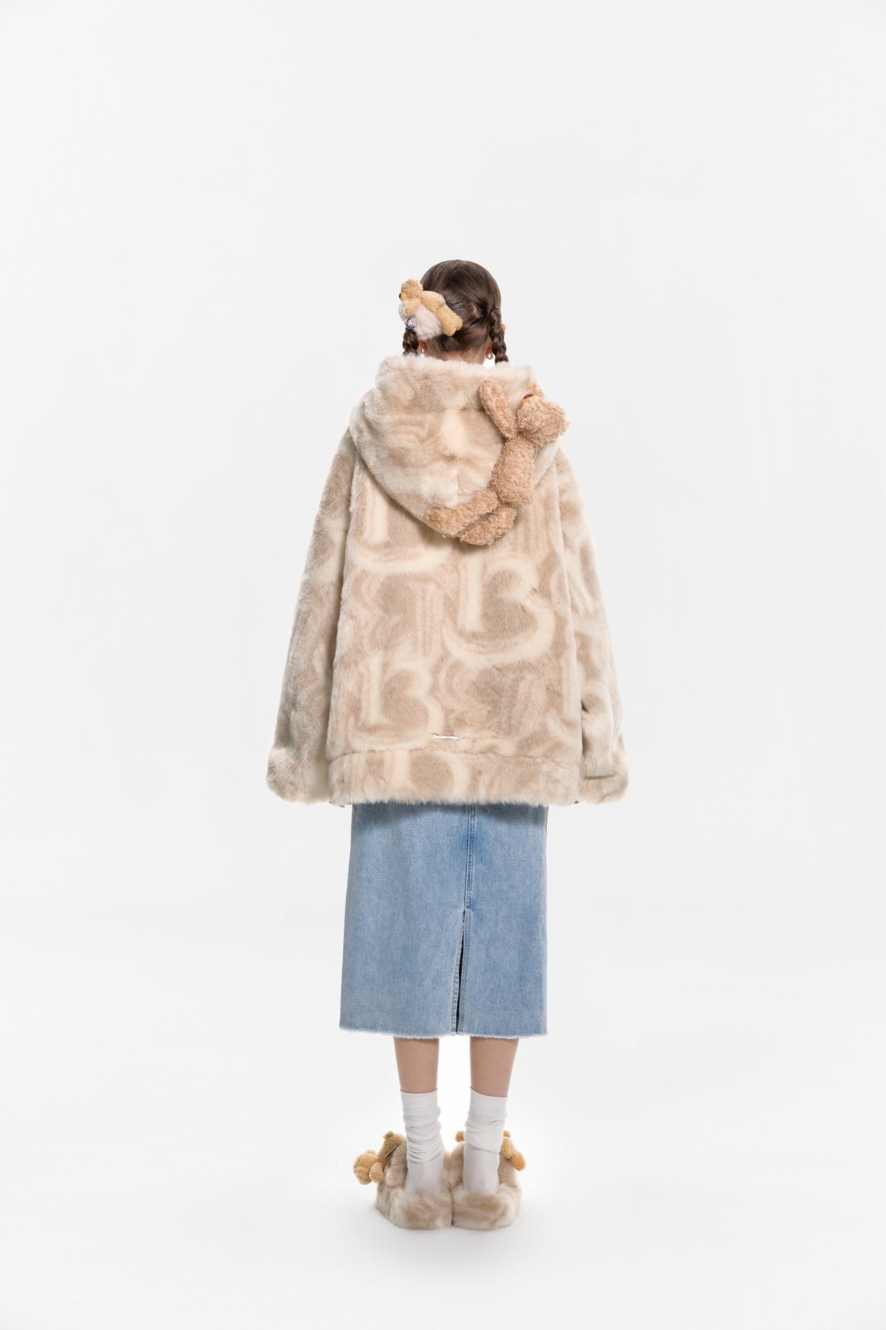 13DE MARZO Artificial Fur Logo Coat Antique White