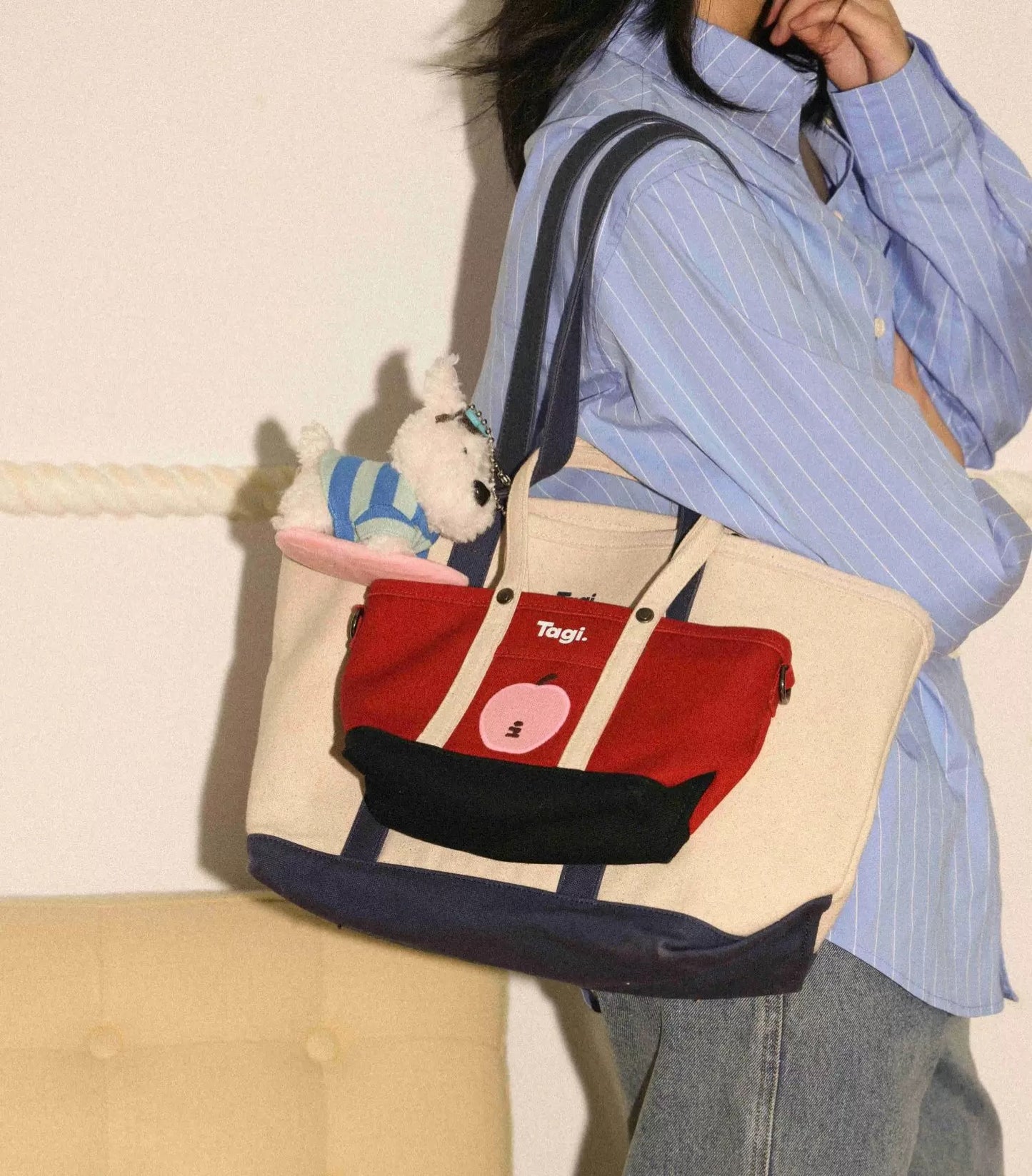 Tagi Imagine An Apple Canvas Bag Berry