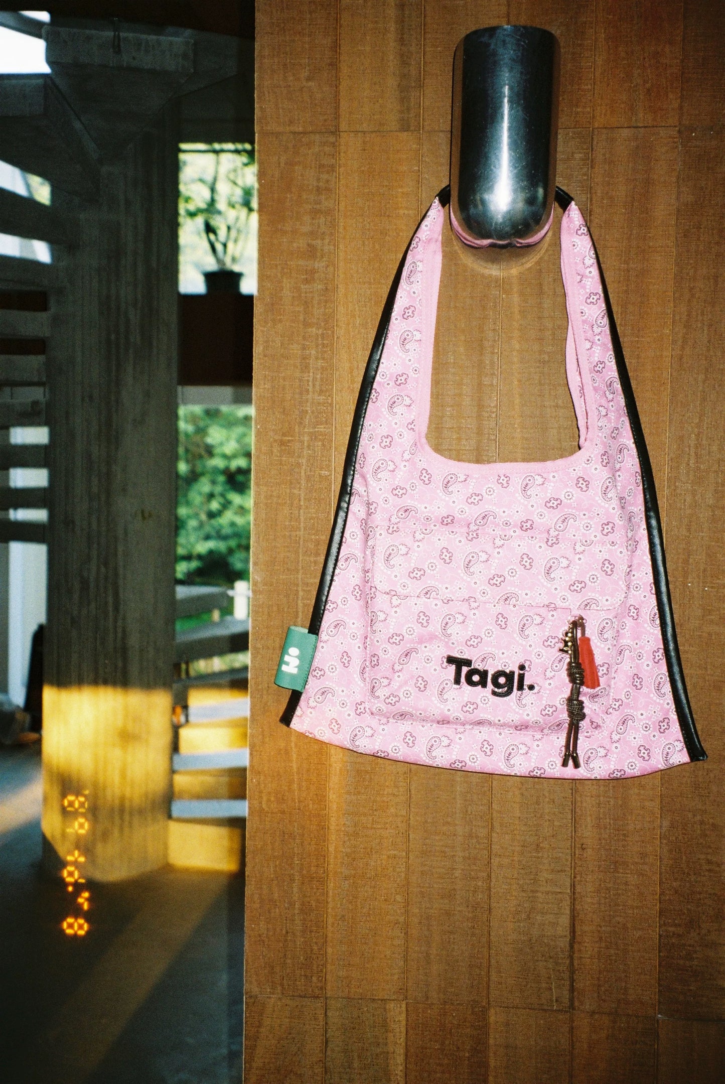 Tagi. Hobo Edge Shoulder Bag