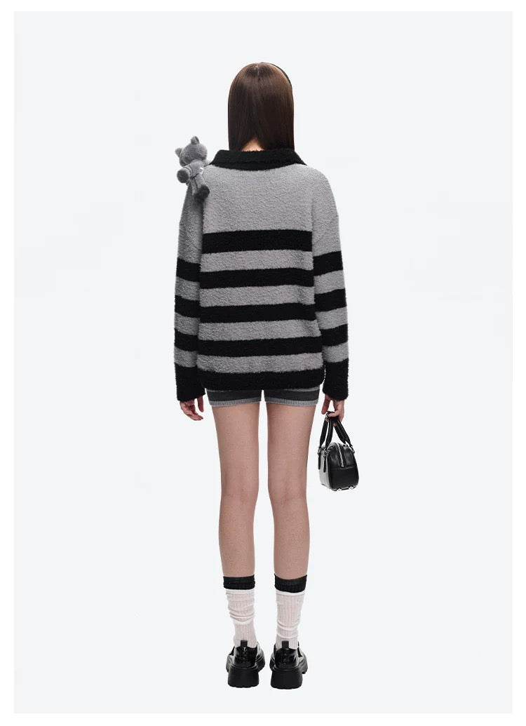 13DE MARZO Raccoon Bear Striped Sweater Gray