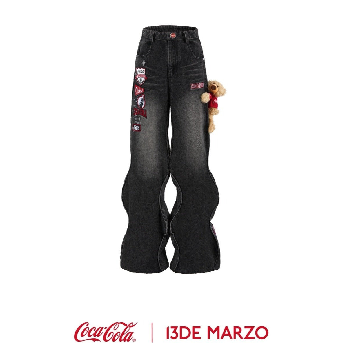 13DE MARZO x Coca-Cola Bear Curved Jeans Washed Black