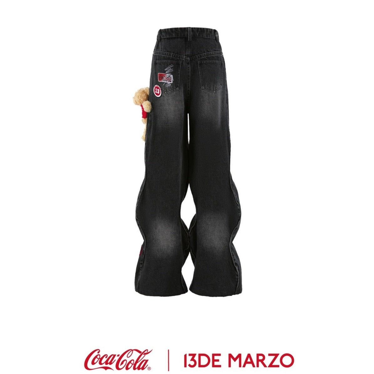 13DE MARZO x Coca-Cola Bear Curved Jeans Washed Black