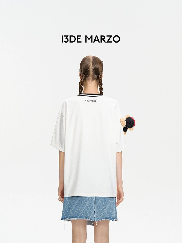 13DE MARZO Badge Knit Neck T-shirt White
