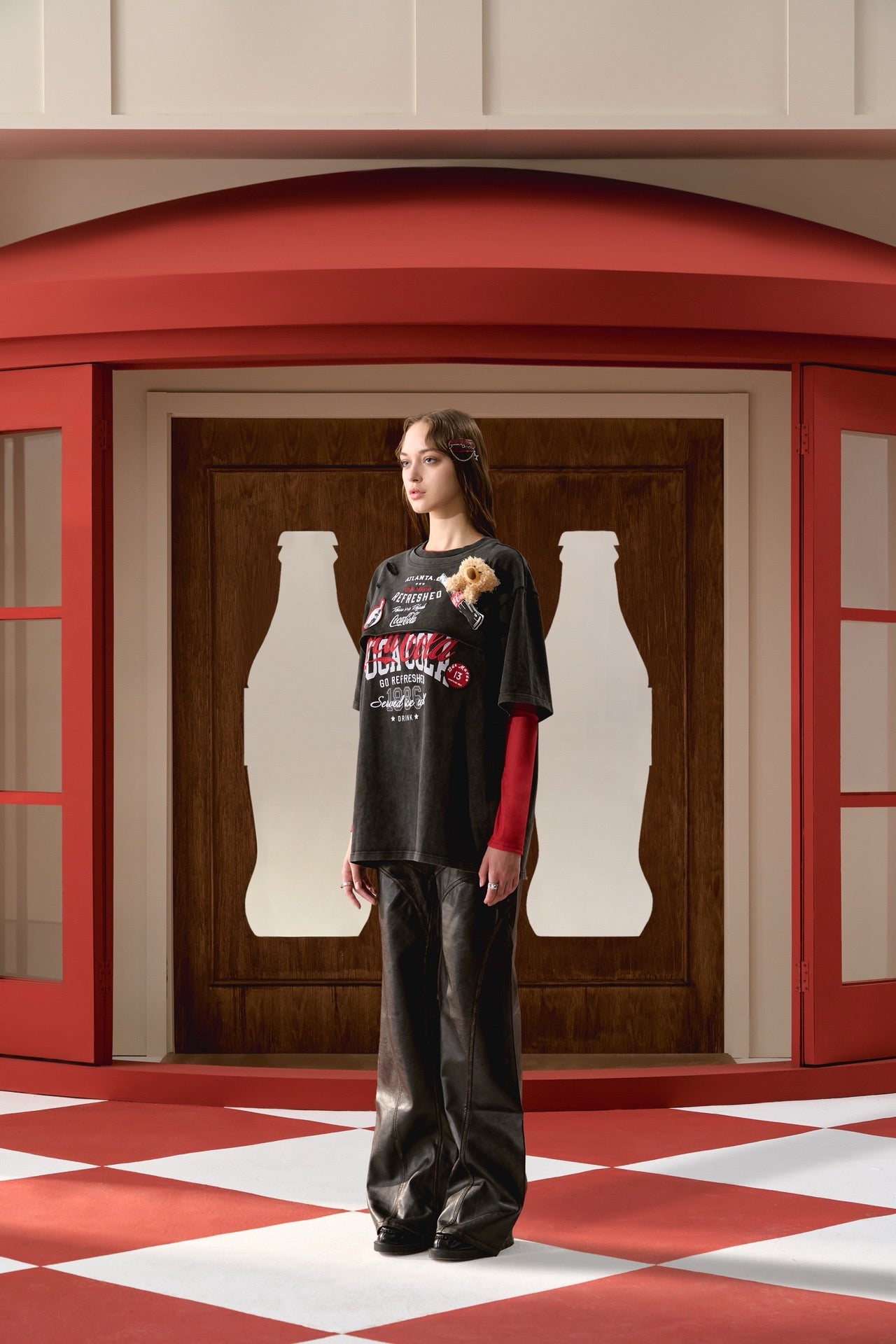 13DE MARZO x Coca-Cola Bear Layered Logo T-shirt Black