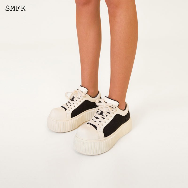 SMFK Compass Hug Skater Shoes Black And White