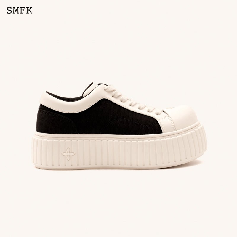 SMFK Compass Hug Skater Shoes Black And White