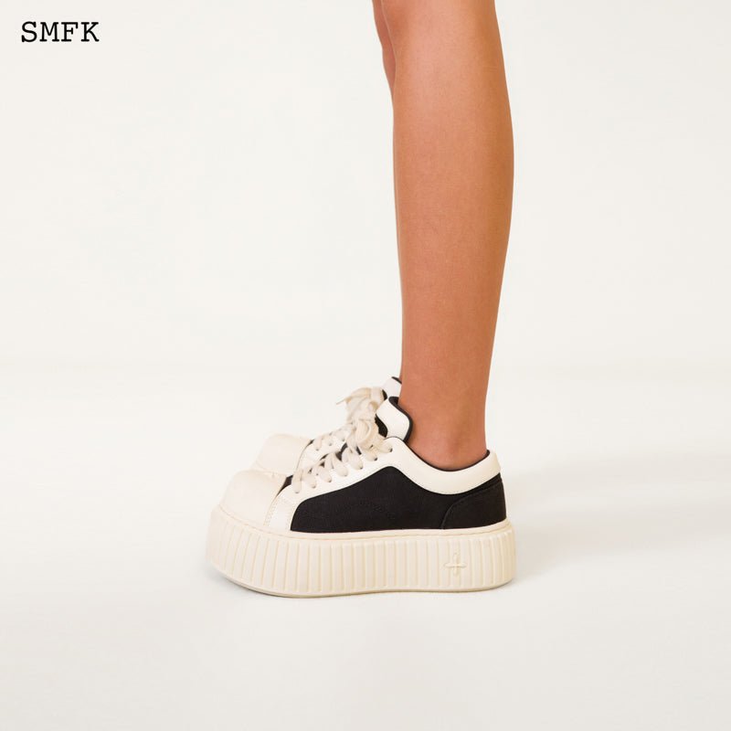 SMFK Compass Hug Skater Shoes Black And White