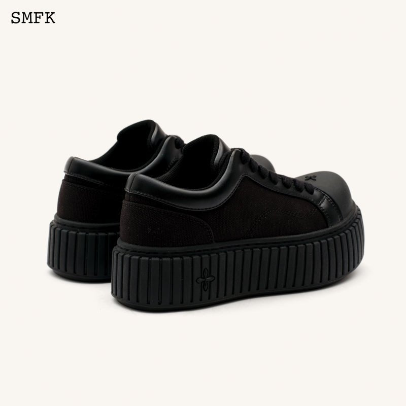 SMFK Compass Hug Skater Shoes In Black