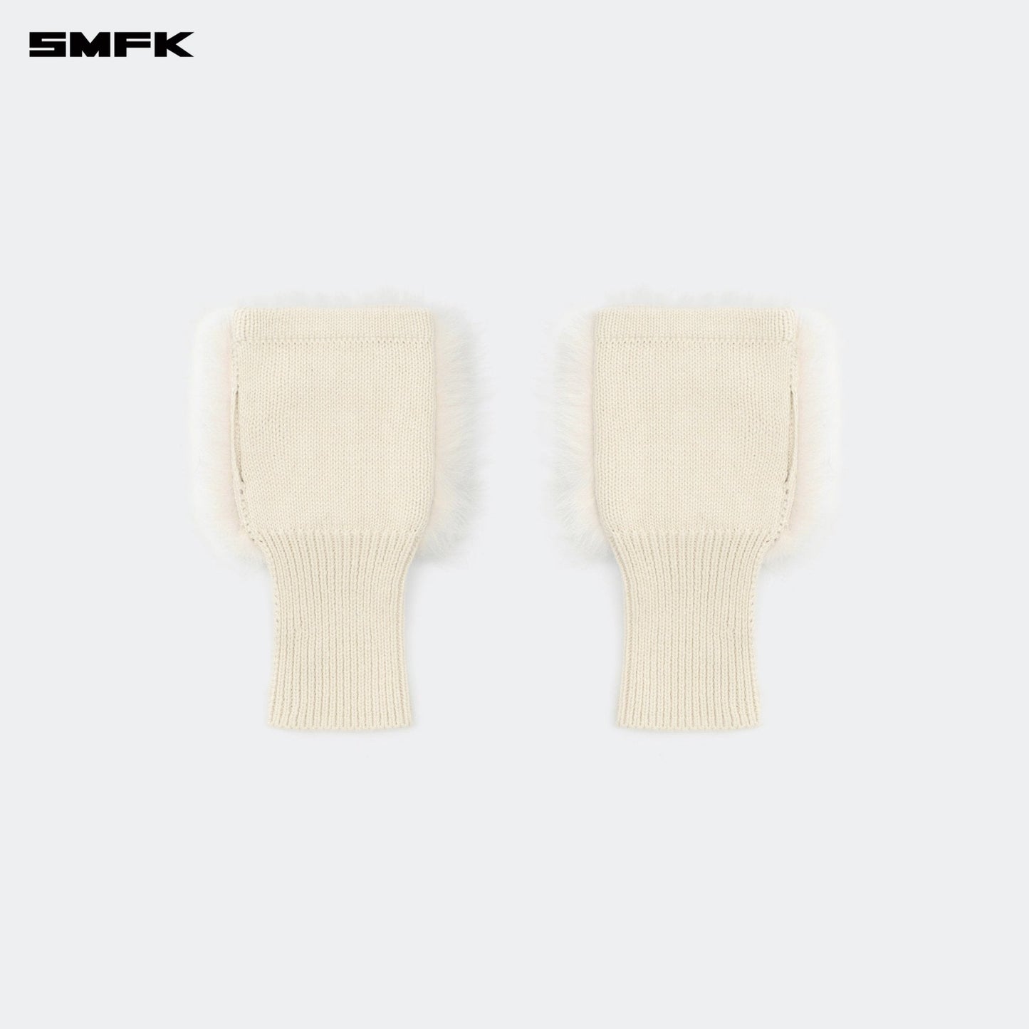 SMFK Compass Snowman Furry Gloves In Cream