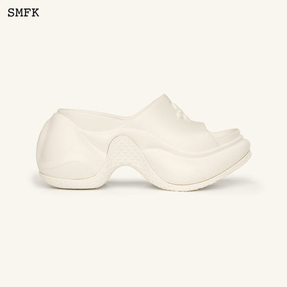 SMFK Compass Wave High-Heel Bumper Sandal In White