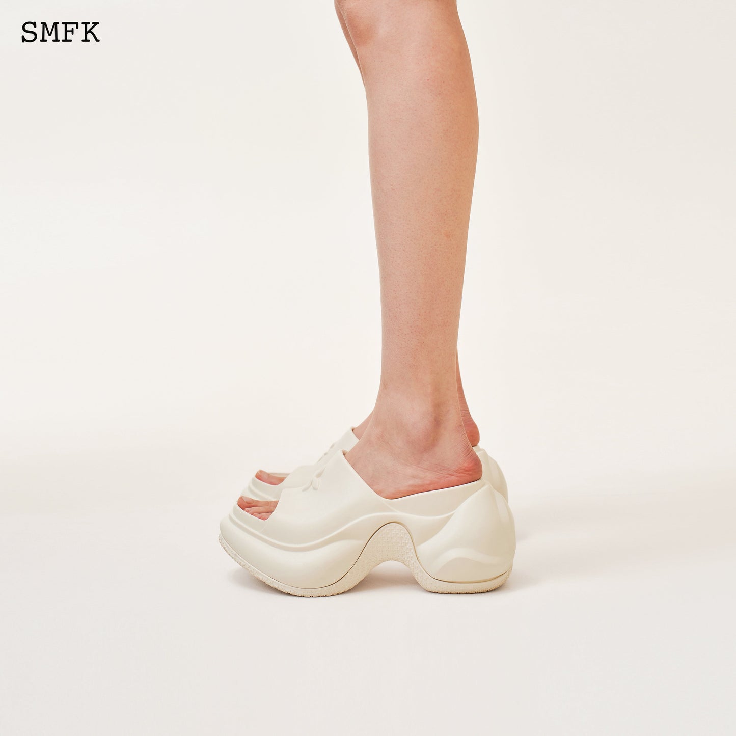 SMFK Compass Wave High-Heel Bumper Sandal In White