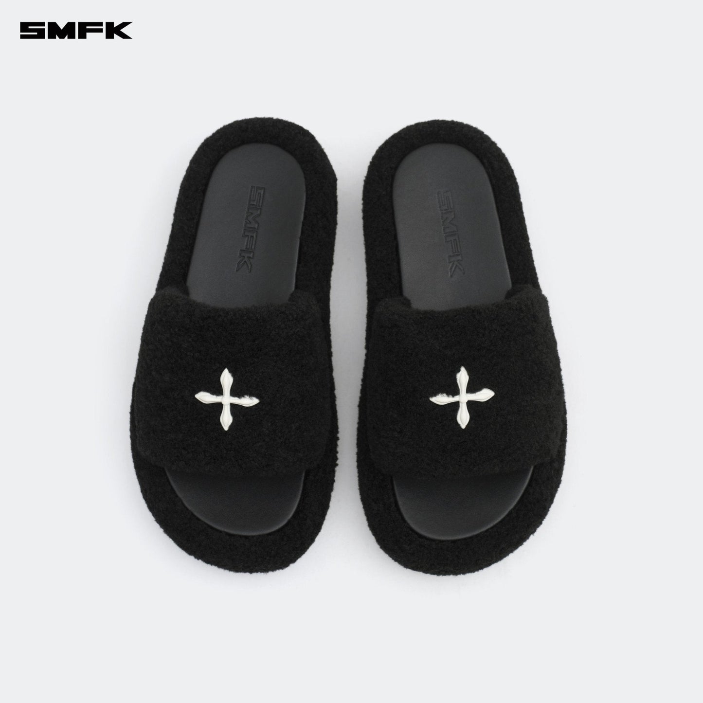 SMFK COMPASS WOOLLY Classic Furry Slipper In Black