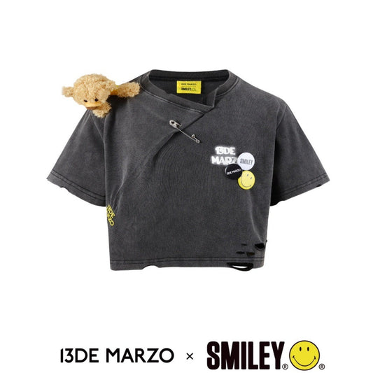 13De Marzo x Smiley Broken Pin Badge Bear Short T-shirt Black