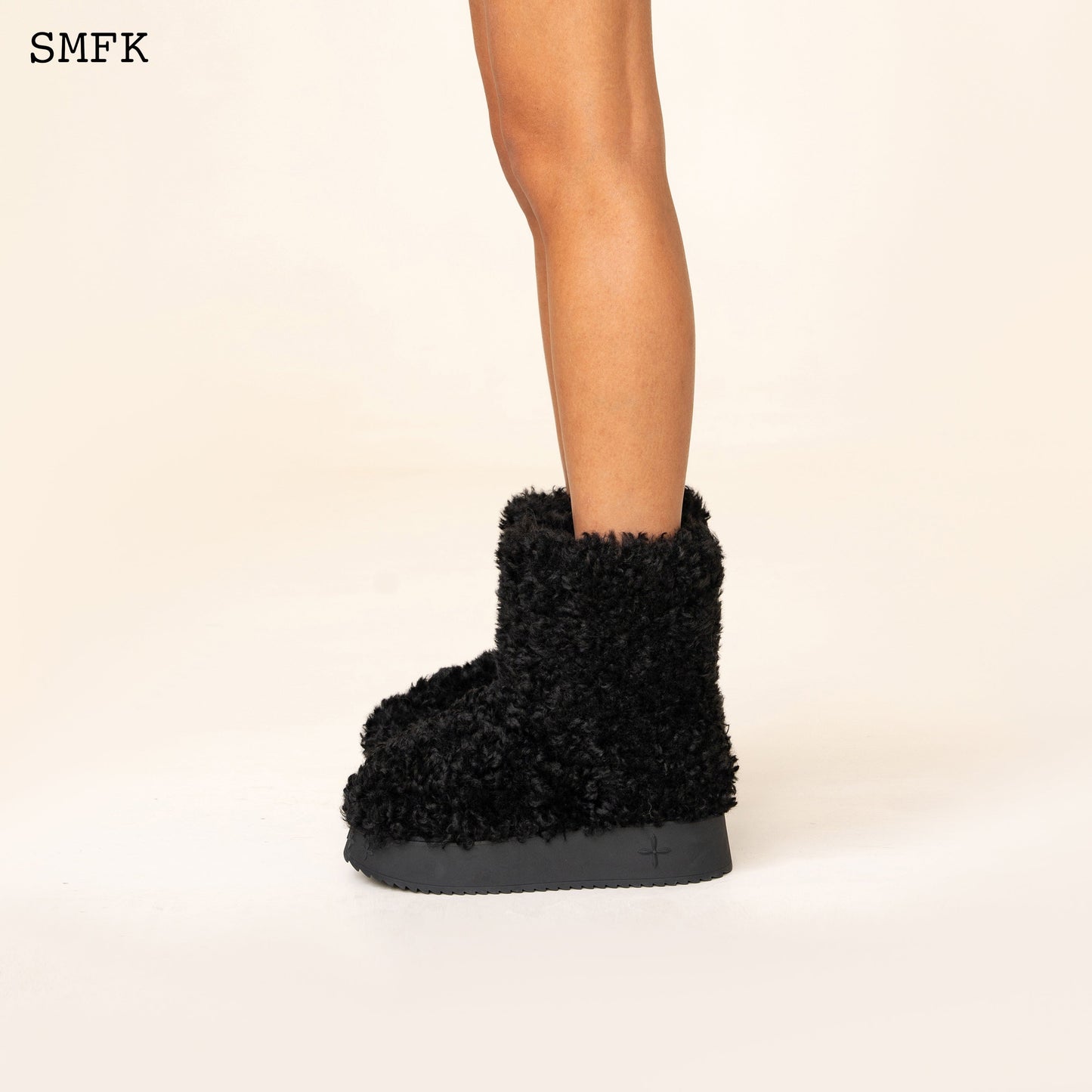 SMFK Compass Woolly Black Fluffy Boots